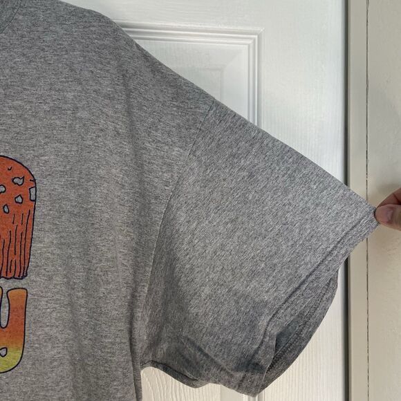 Vtg Fruit of the Loom Groovy Mushroom Graphic T-Shirt Heather Gray Men’s Size XL - Picture 3 of 6